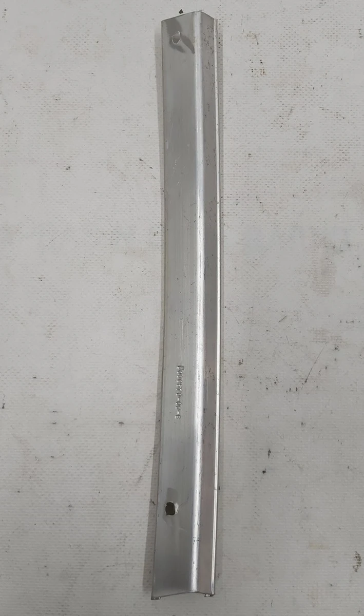 10 Крепление (планка) уплотнителя стойки B передний правый Tesla model S, REST 6009570-00-C