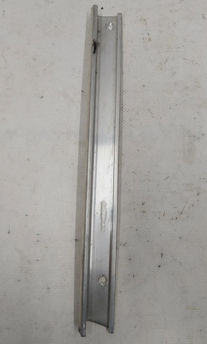 10 Крепление (планка) уплотнителя стойки B передний правый Tesla model S, REST 6009570-00-C