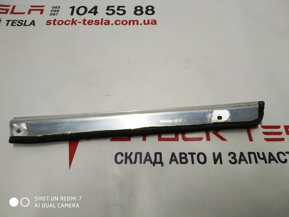 11 Кріплення (планка) ущільнювача стійки B задній лівий Tesla model S, REST 6009571-00-D