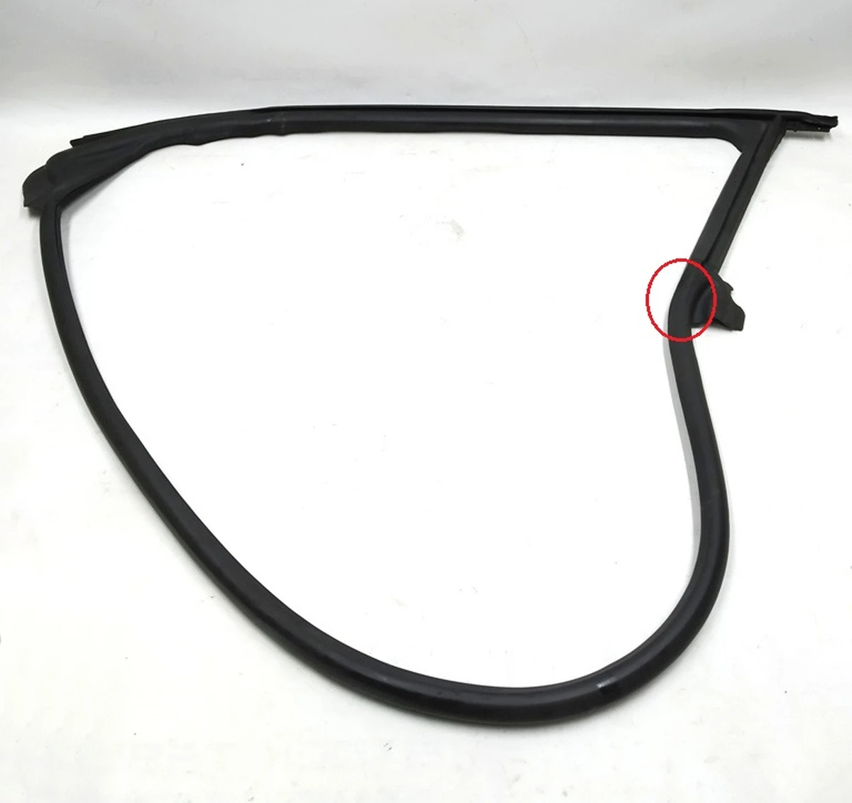 1 Уплотнитель проема левой передней двери с повреждением Tesla model S, model S REST 6009583-00-M