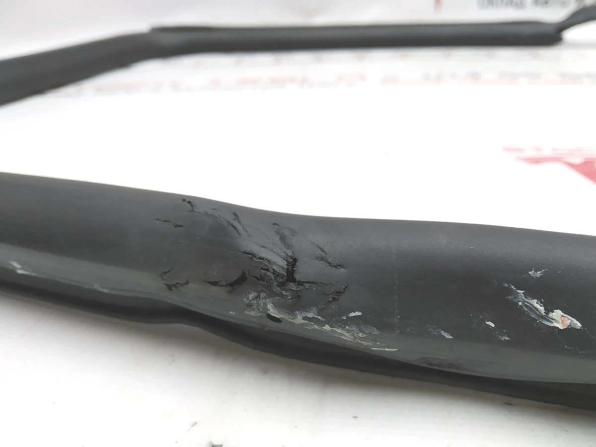 1 Ущільнювач отвору лівої задньої двері з пошкодженням Tesla model S, model S REST 6009585-00-I