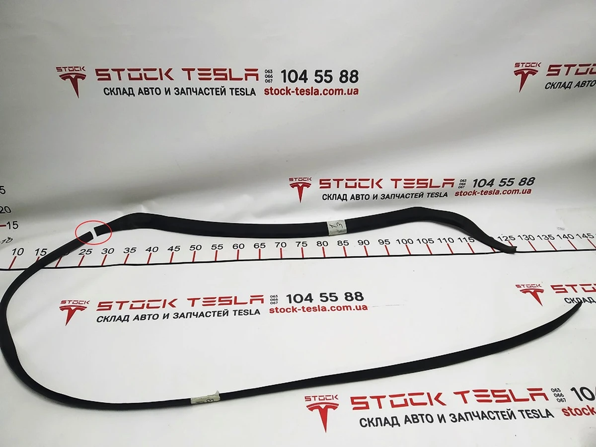 5 Door panel seal right side (torn at the seam) Tesla model S, model S REST 6009588-00-D