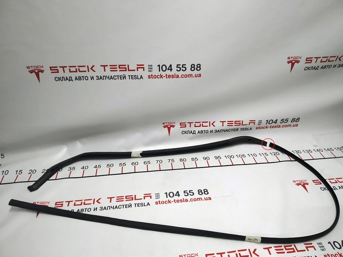 5 Door panel seal right side (torn at the seam) Tesla model S, model S REST 6009588-00-D