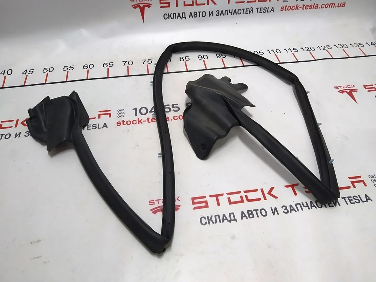 4 Ущільнювач дверей передньої правої (з пошкодженням) Tesla model S, model S REST 6009594-00-D