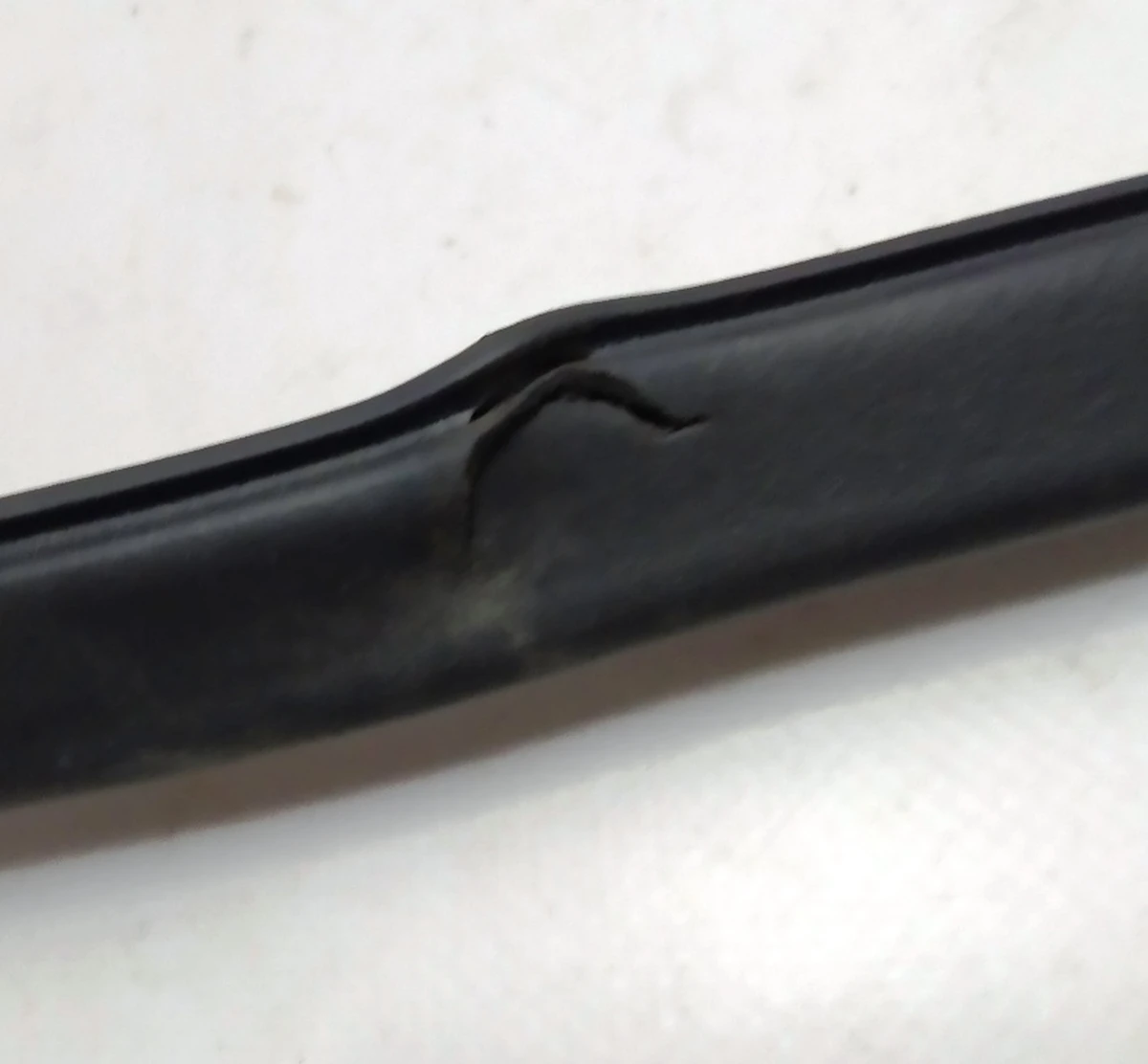 4 Ущільнювач дверей передньої правої (з пошкодженням) Tesla model S, model S REST 6009594-00-D