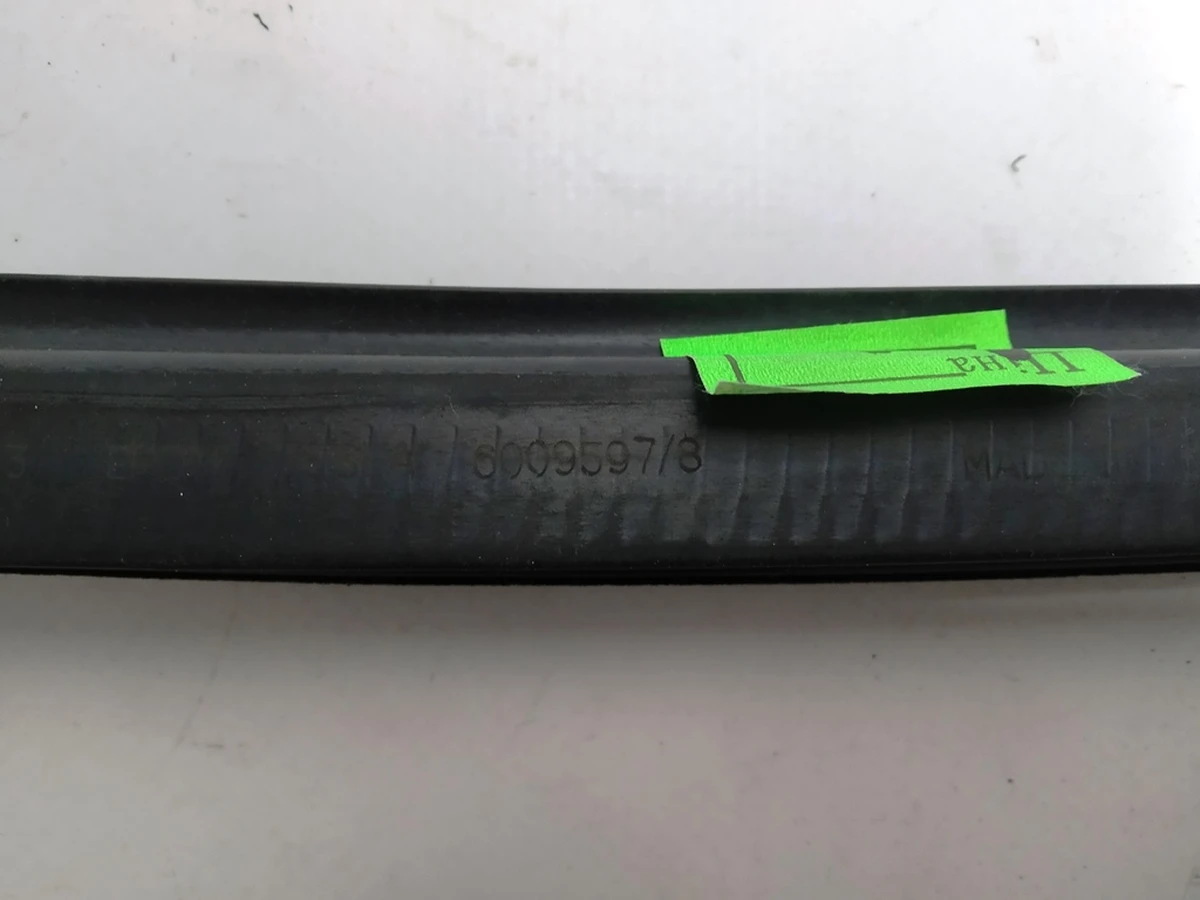 2 SEAL - DOOR FR INR BELT - RH Tesla model S, model S REST 1038406-00-A