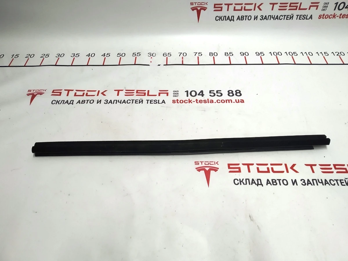 2 SEAL - DOOR FR INR BELT - RH Tesla model S, model S REST 1038406-00-A