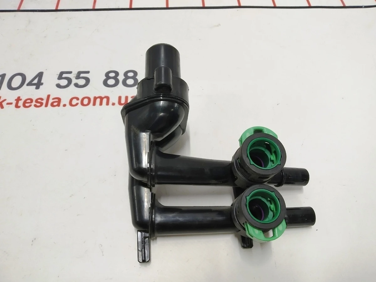 Клапан входящий патрубка охлаждения основной батареи высоковольтной Tesla model S 6010351-00-D