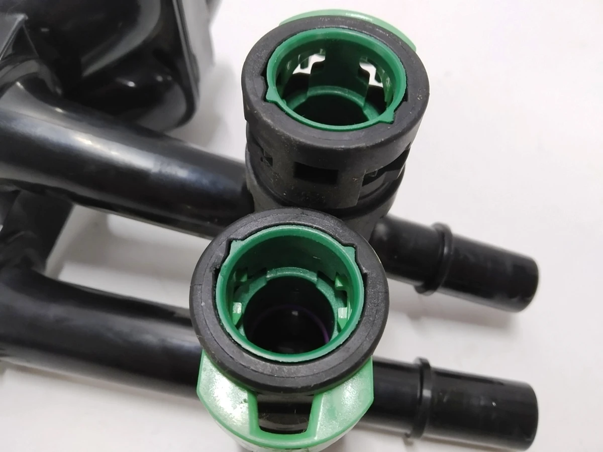 Клапан входящий патрубка охлаждения основной батареи высоковольтной Tesla model S 6010351-00-D