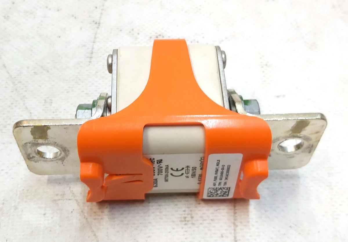 2 Main battery fuse S3 85kWh 630A Bussmann assembly Tesla model S 6010486-00-D