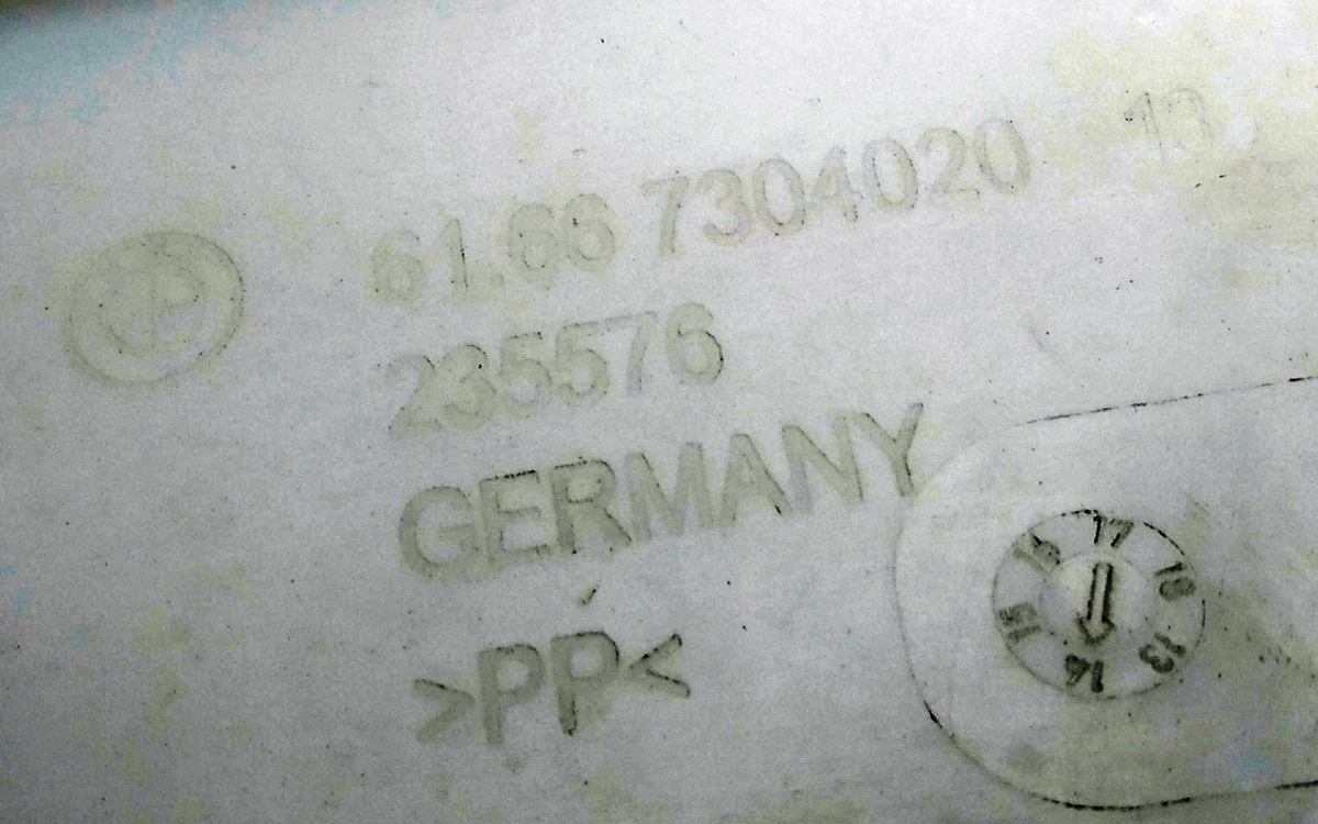 Windscreen washer reservoir complete with pump, cover and liquid level sensor BMW I3 61667381592