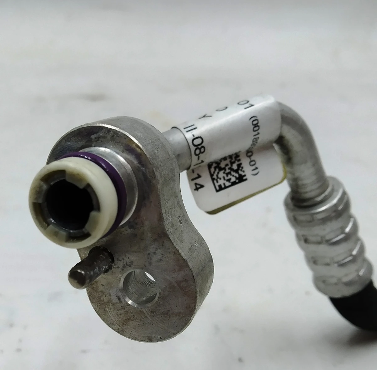 Трубопровод кондиционера выпускной в сборе с датчиком давления BMW i3 64509317388