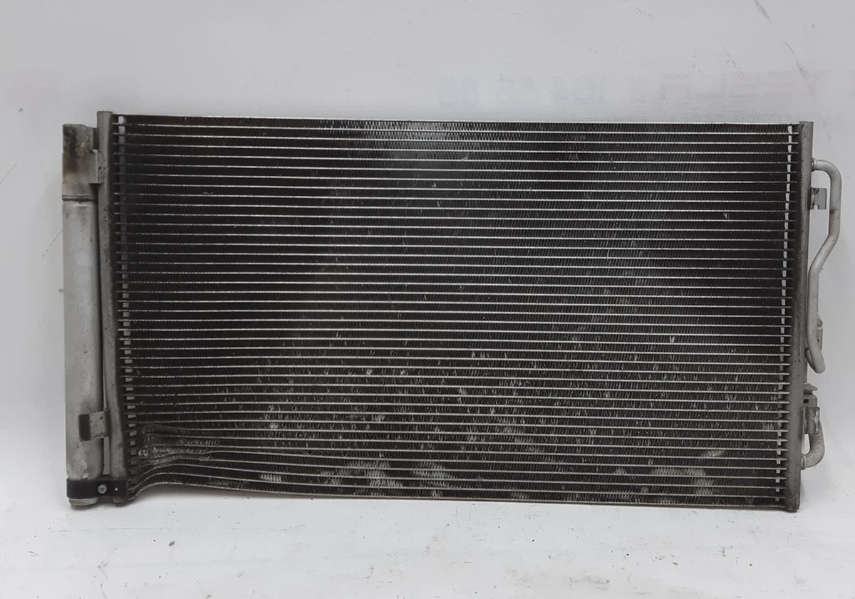 Радиатор кондиционера с повреждением BMW i3 64509335362