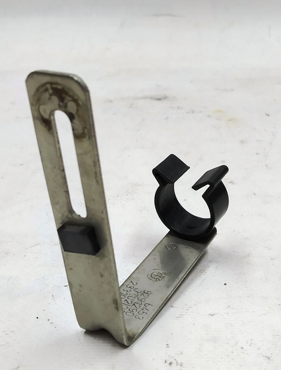 Air conditioner pipe mounting bracket R134A, complete with clip BMW i3 64539291290