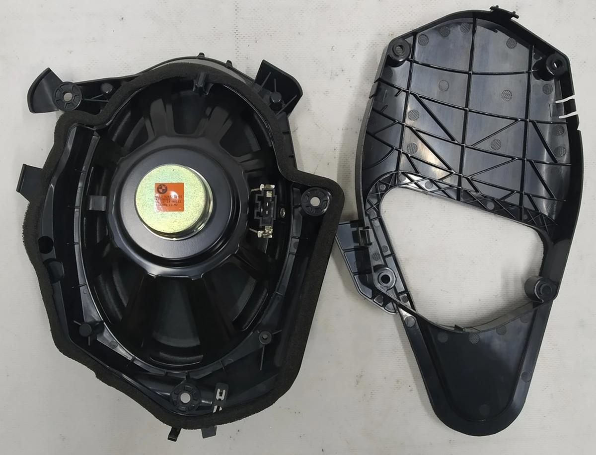 Динамік низькочастотний з направляючою звуку лівою та основою в зборі BMW i3 65139285272