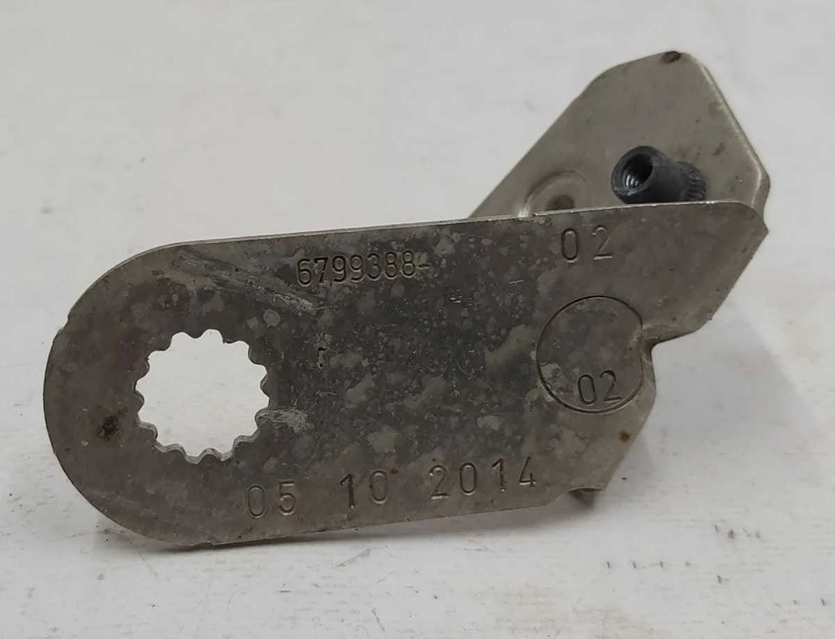 Кронштейн гальмівної магістралі DSC-M12-M10 правої передньої BMW I3 34326799387