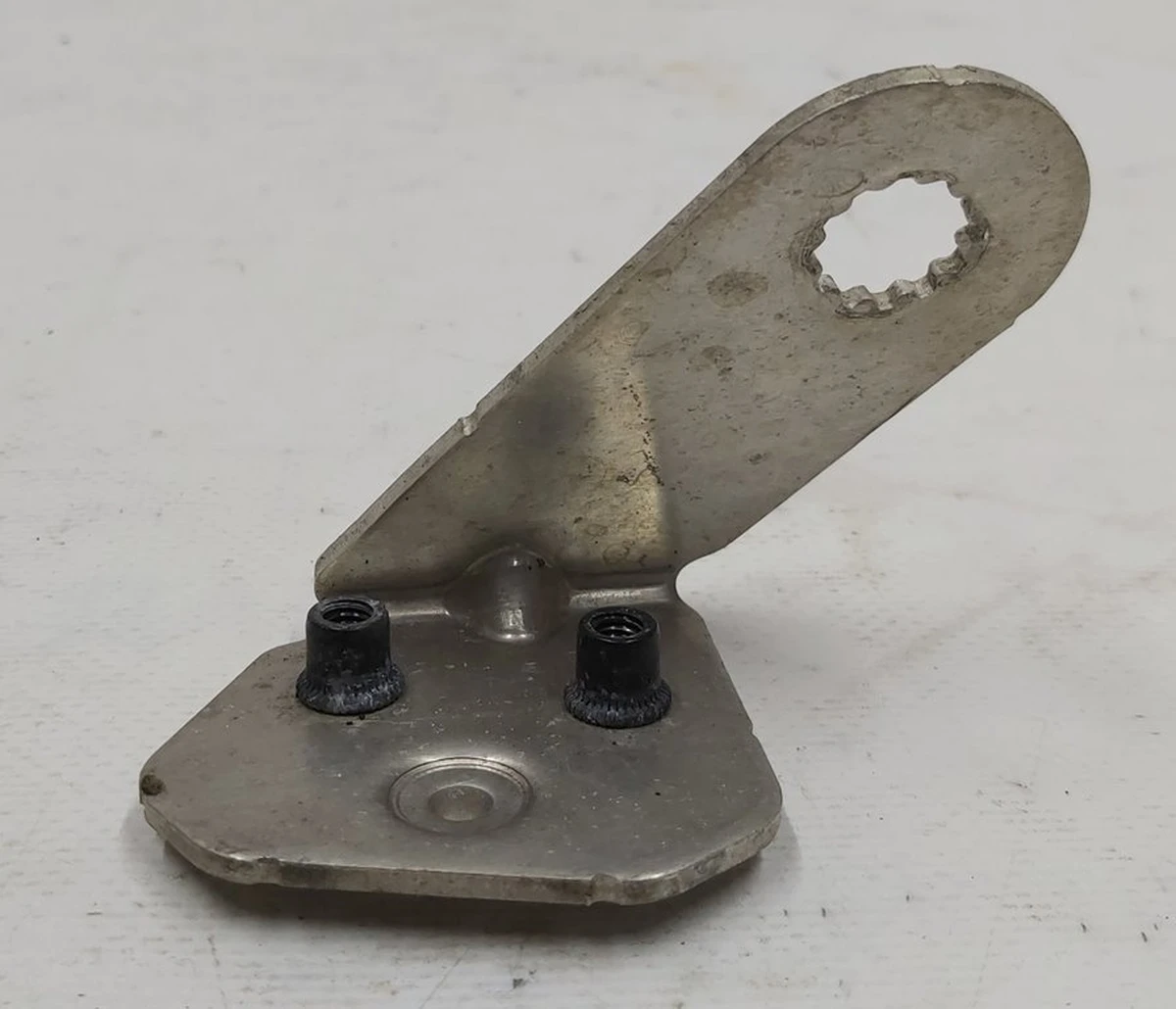 Кронштейн гальмівної магістралі DSC-M12-M10 правої передньої BMW I3 34326799387