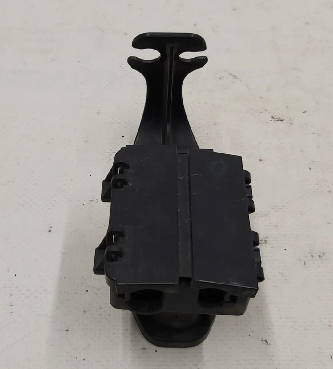 Тримач датчика ABS лівого DSC BMW i3 34526851905