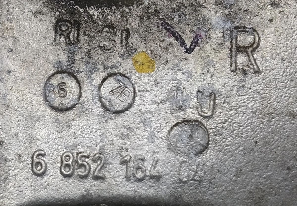 Кулак задній правий (цапфа) BMW I3 33326852162