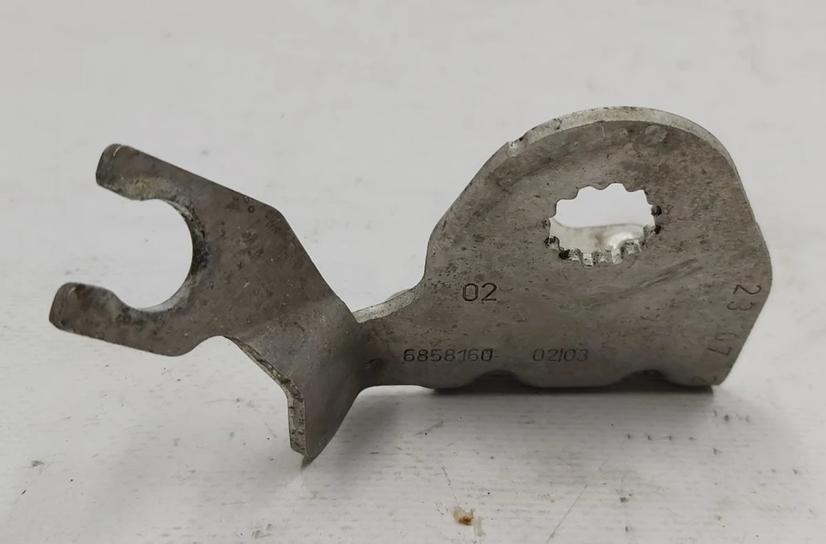 Кронштейн тормозной магистрали DSC-M12-M10 правой задней BMW I3 34326858160