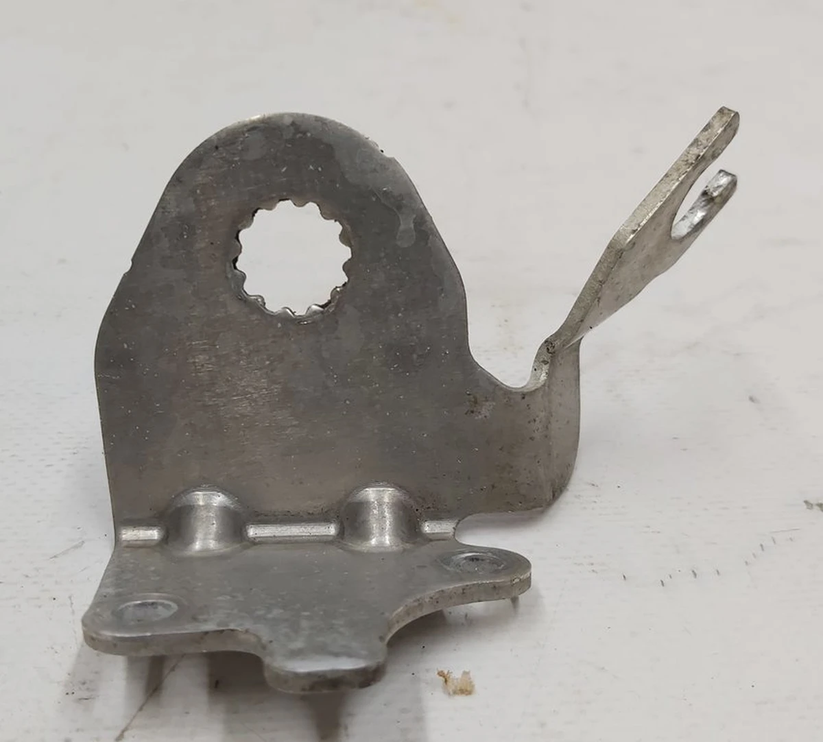 Кронштейн тормозной магистрали DSC-M12-M10 правой задней BMW I3 34326858160