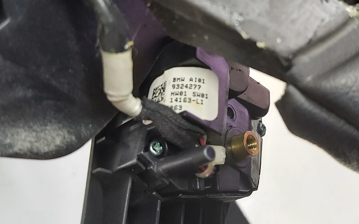 Колесо рульове шкіра SUITE в зборі з перемикачами і кожухом BMW I3 32306870784