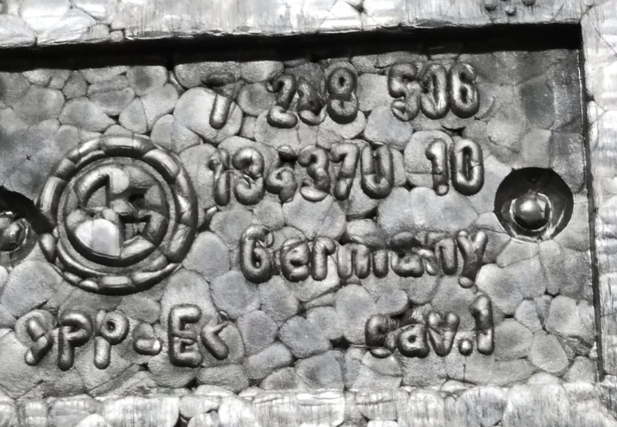 Панель заповнення пустот (1-й ряд) пасажирський упор ніг верхня BMW i3 51477288506