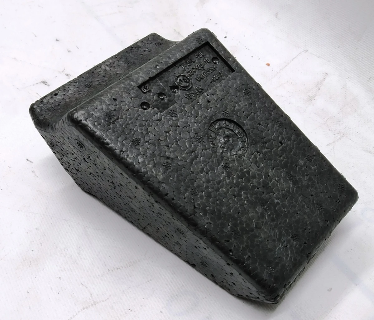 Панель заповнення пустот (1-й ряд) пасажирський упор ніг верхня BMW i3 51477288506