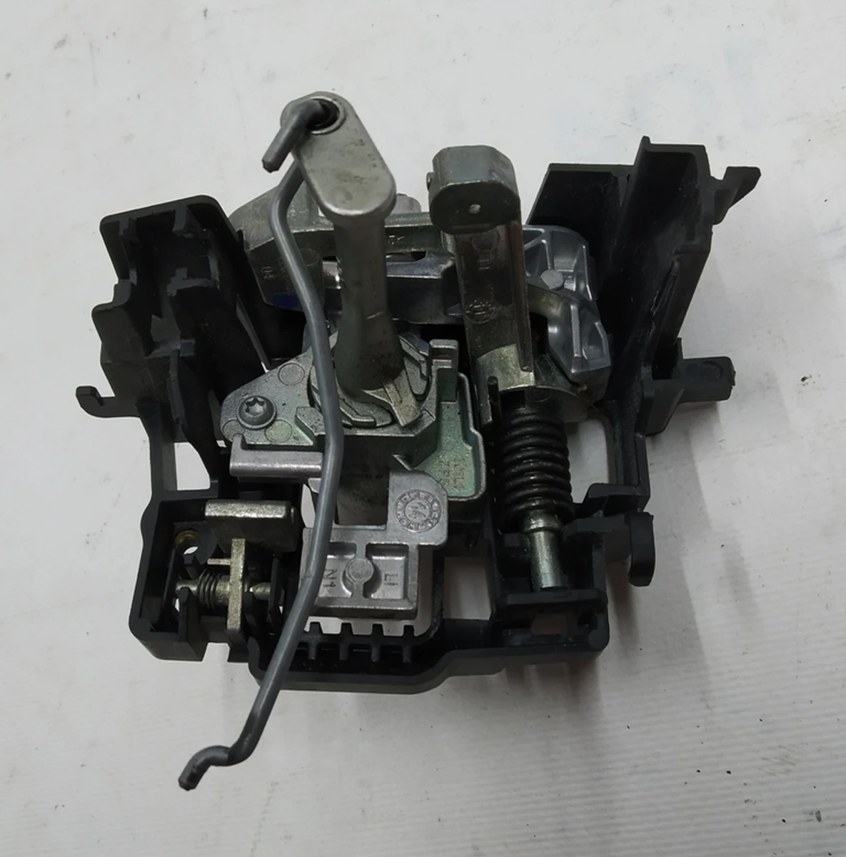 Замок відкриття дверей передньої лівої (під ключ) в зборі BMW i3 51217290863