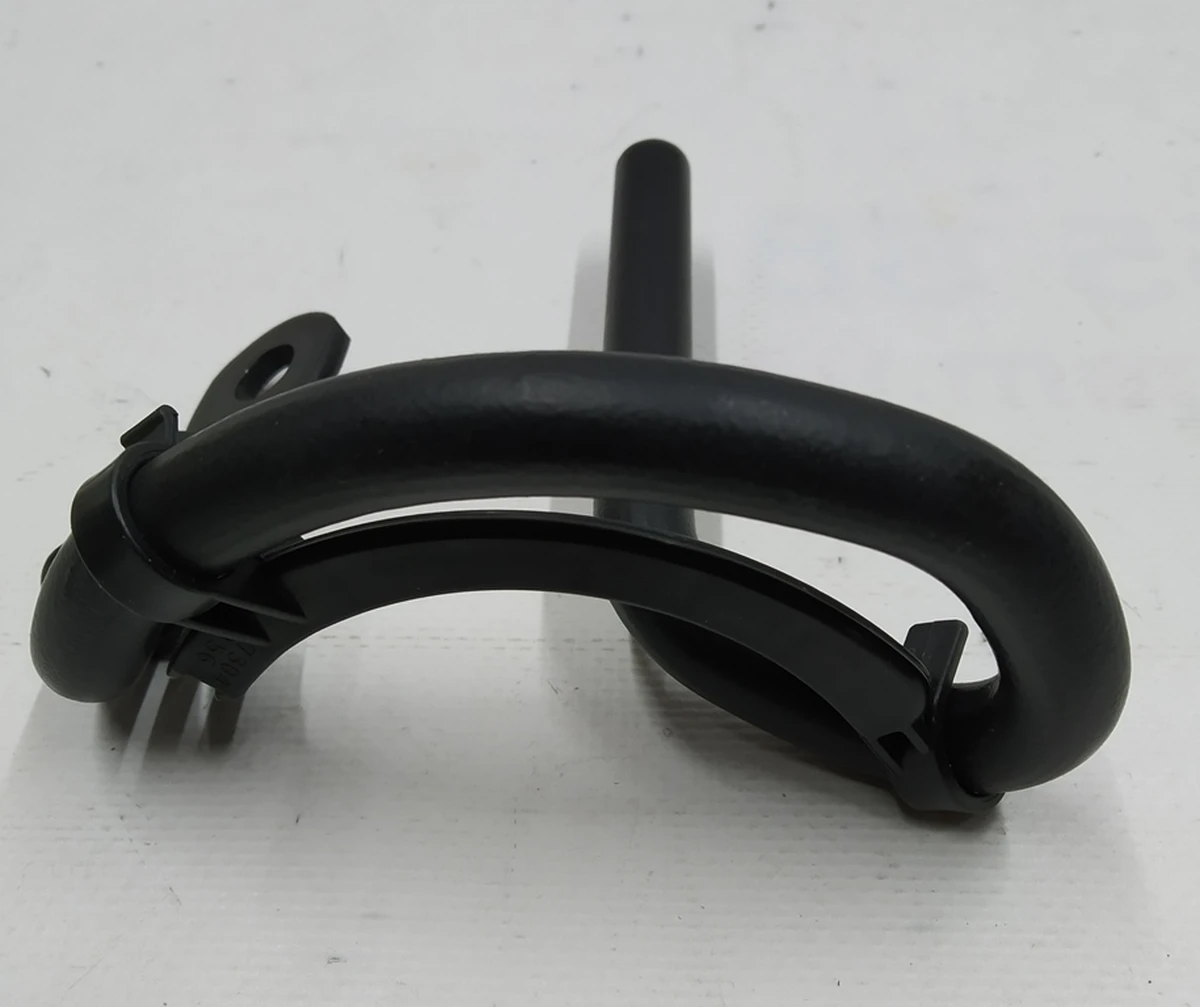 Напрямна ременя безпеки 2-го ряду сидінь правого BMW I3 72117304156