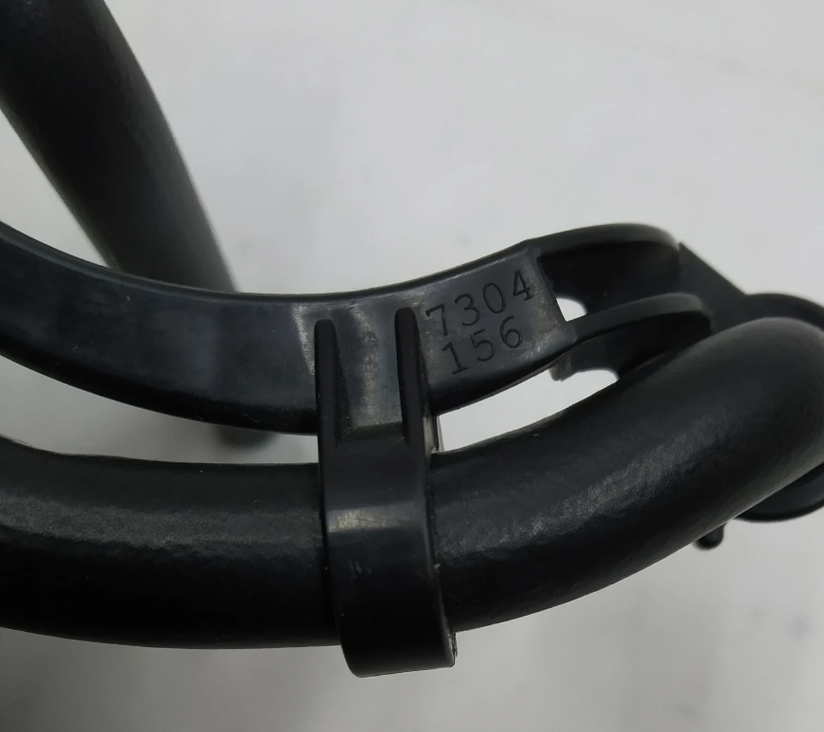 Напрямна ременя безпеки 2-го ряду сидінь правого BMW I3 72117304156