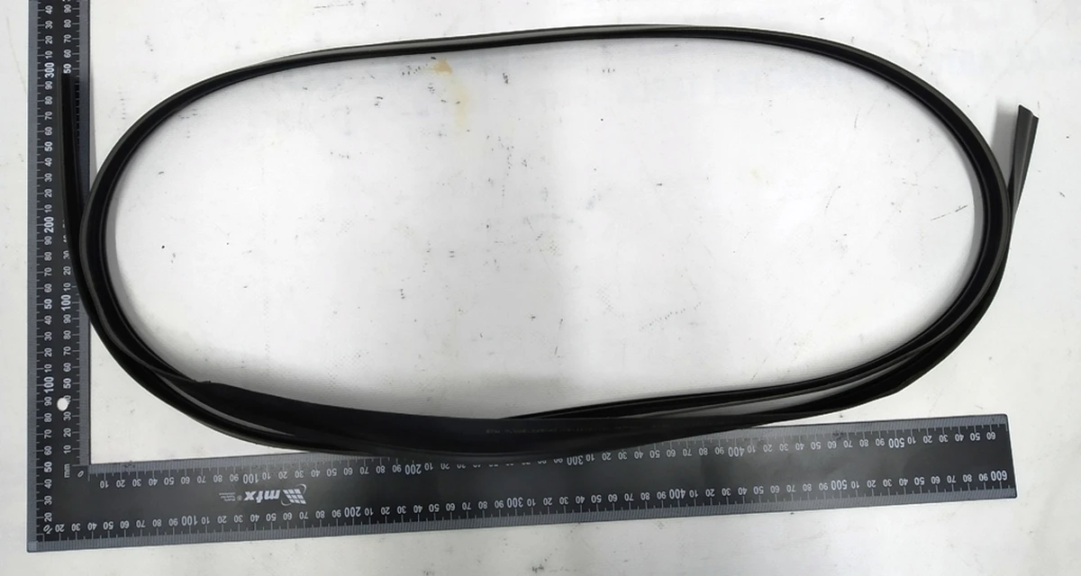 Уплотнитель крыши правый/левый BMW i3 51447305025