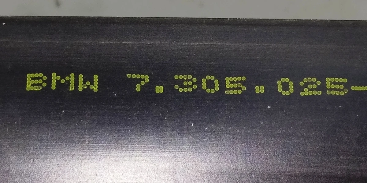 Уплотнитель крыши правый/левый BMW i3 51447305025