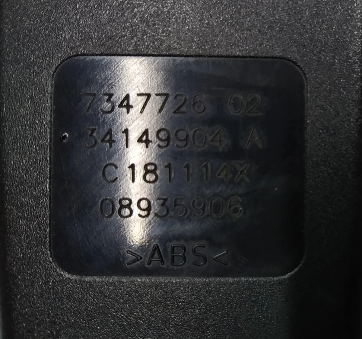 Замок ременя безпеки 2-го ряду сидінь правий в зборі BMW I3 72117347726