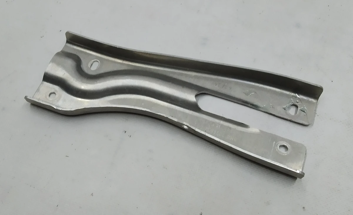 Усилитель (распорка) деформирующихся элементов (стаканов) основного усилителя бампера переднего левый BMW I3 51647374809