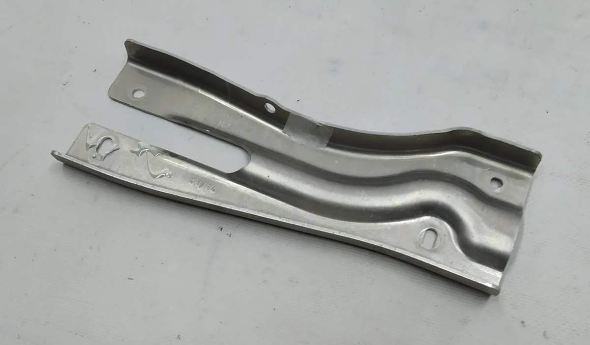 Усилитель (распорка) деформирующихся элементов (стаканов) основного усилителя бампера переднего левый BMW I3 51647374809