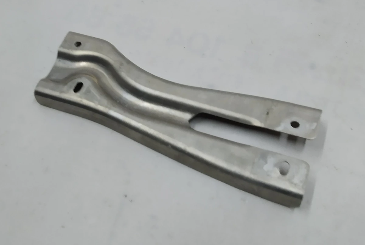 Усилитель (распорка) деформирующихся элементов (стаканов) основного усилителя бампера переднего левый BMW I3 51647374809