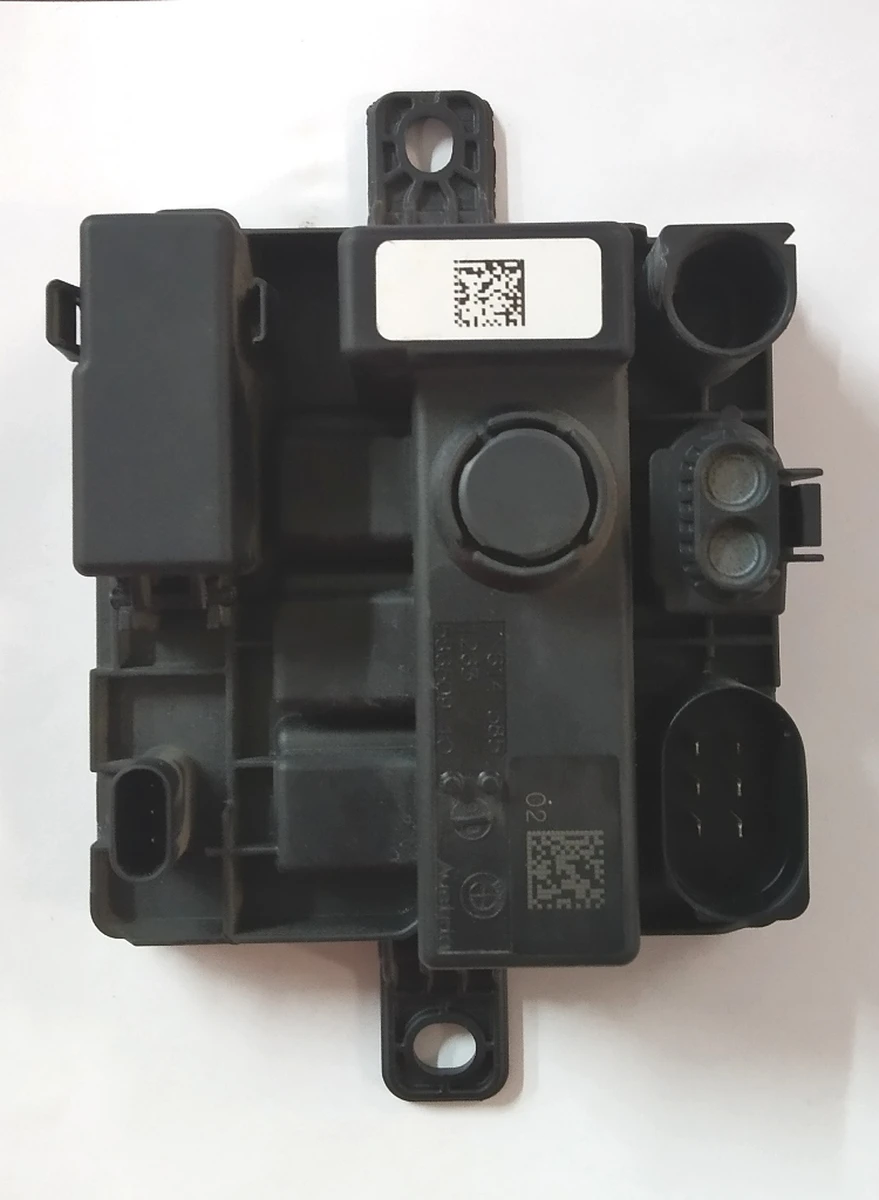 Модуль питания 12V DC двигателя и генератора в сборе с защитной заглушкой и разъемом BMW i3 12637614585