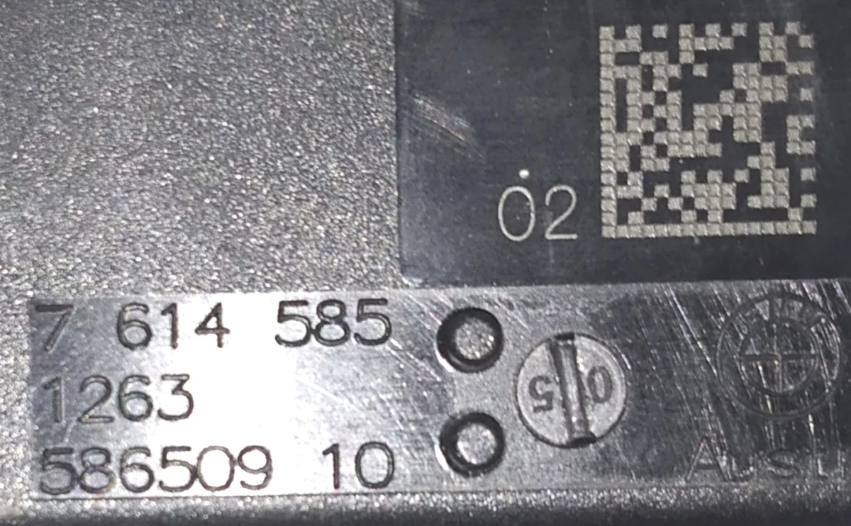 Модуль питания 12V DC двигателя и генератора в сборе с защитной заглушкой и разъемом BMW i3 12637614585