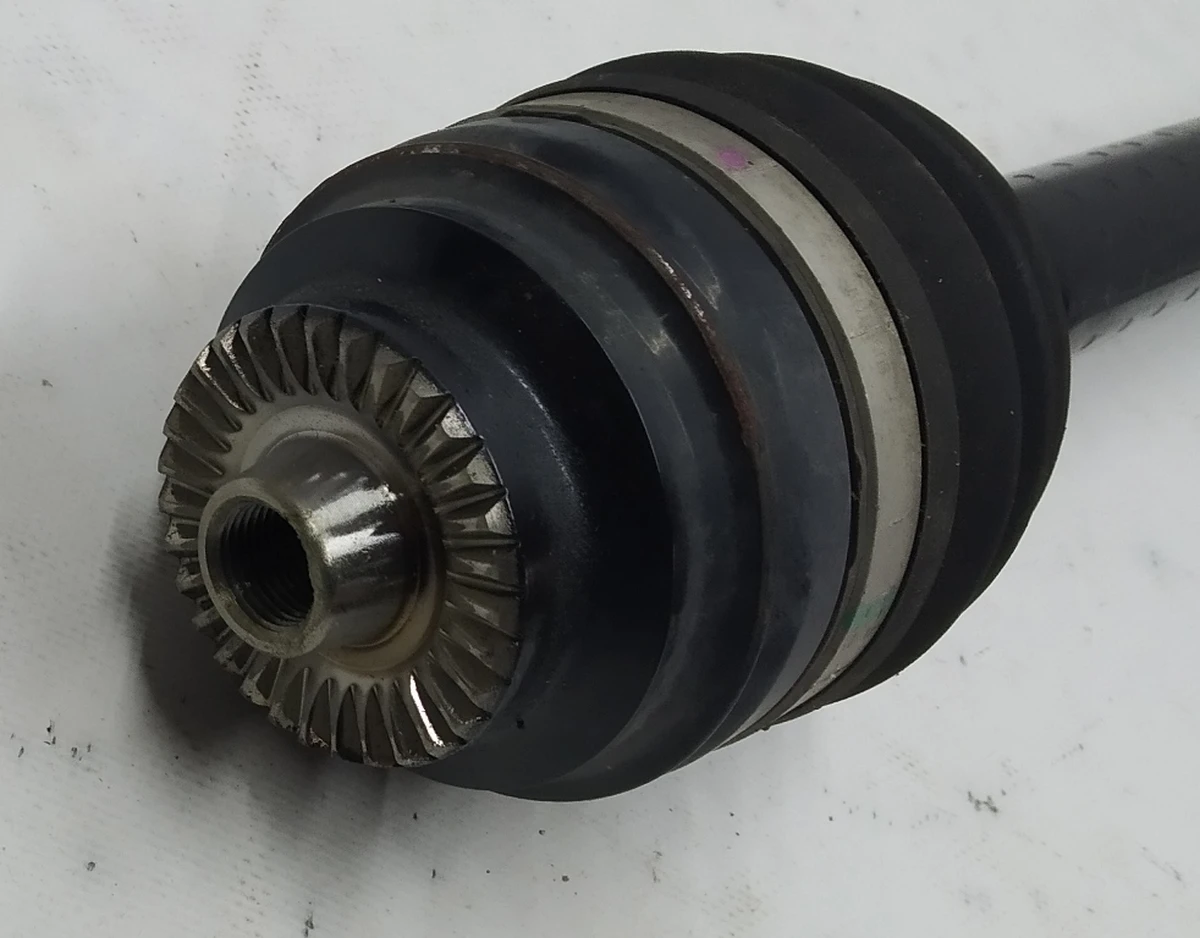 Піввісь задні праві в зборі зі стопорним кільцем BMW I3 33207641212