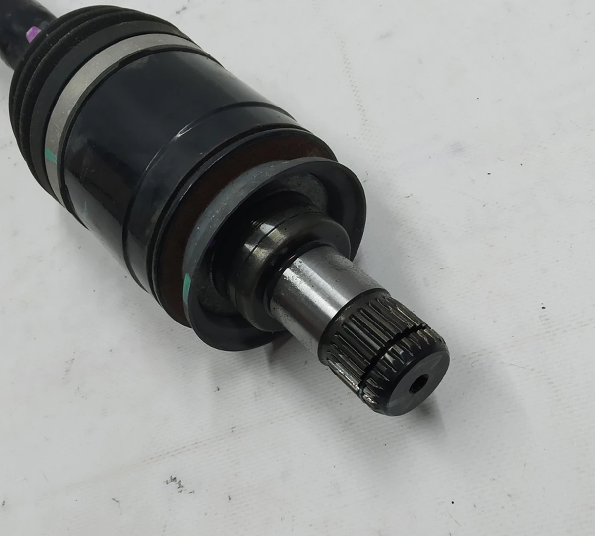 Піввісь задні праві в зборі зі стопорним кільцем BMW I3 33207641212