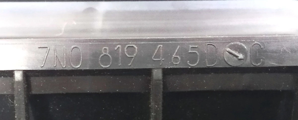 Решетка вентиляционная (заслонка) вытяжки воздуха салона задняя левая/правая 7N0819465C Volkswagen E-GOLF