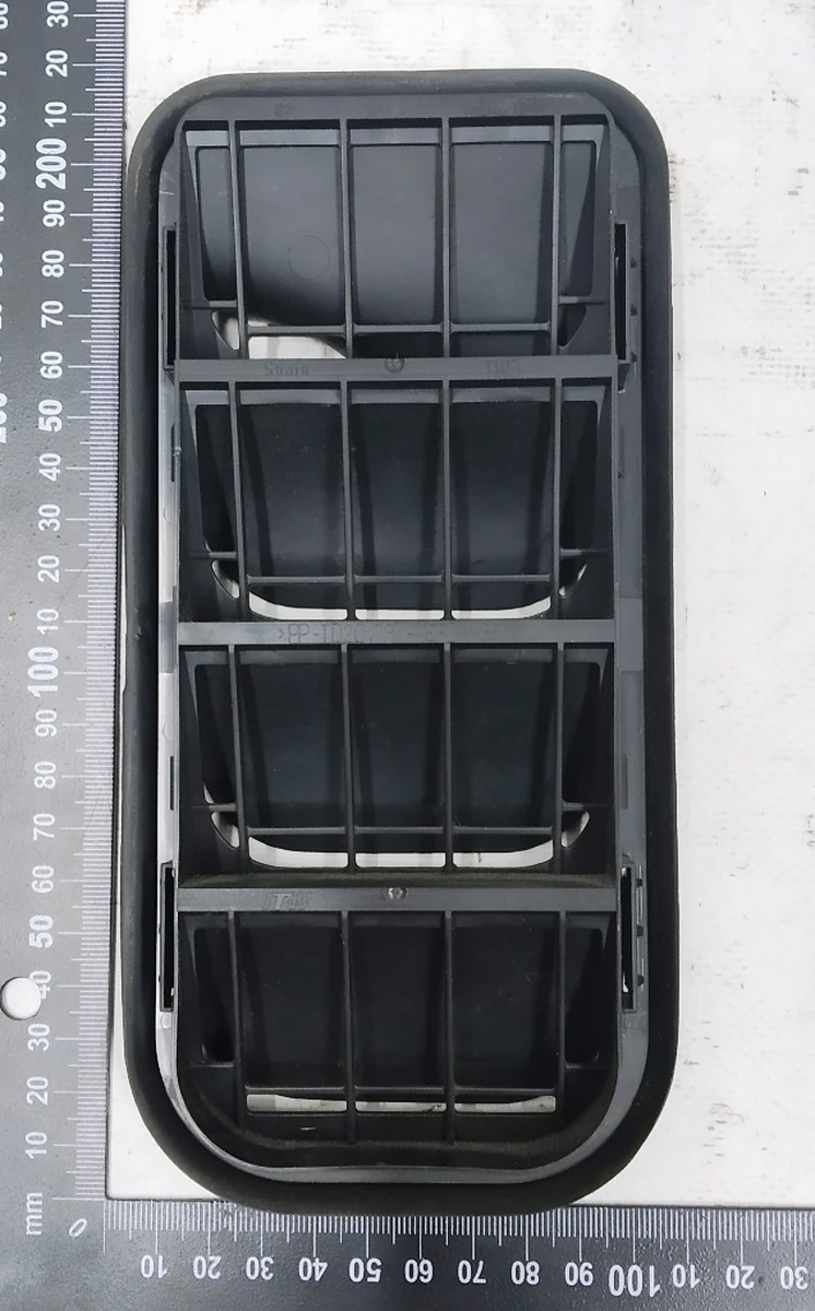 Решетка вентиляционная (заслонка) вытяжки воздуха салона задняя левая/правая 7N0819465C Volkswagen E-GOLF