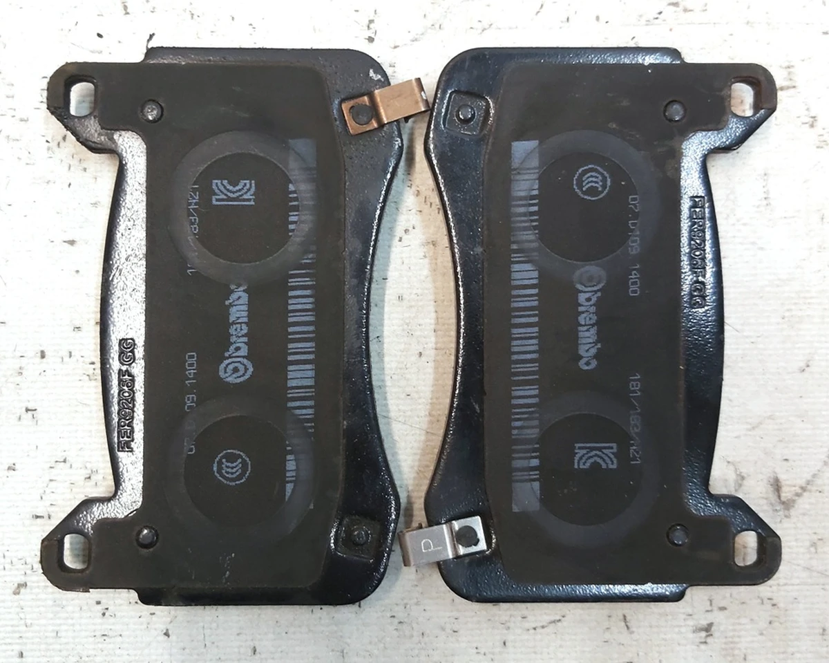 7 Колодки передні гальмові (комплект 2 штуки) BASE Tesla model Y 8008243-00-B