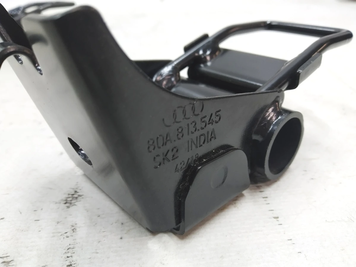 Кронштейн дитячого сидіння 'ISOFIX' другого ряду E-tron 80A813545