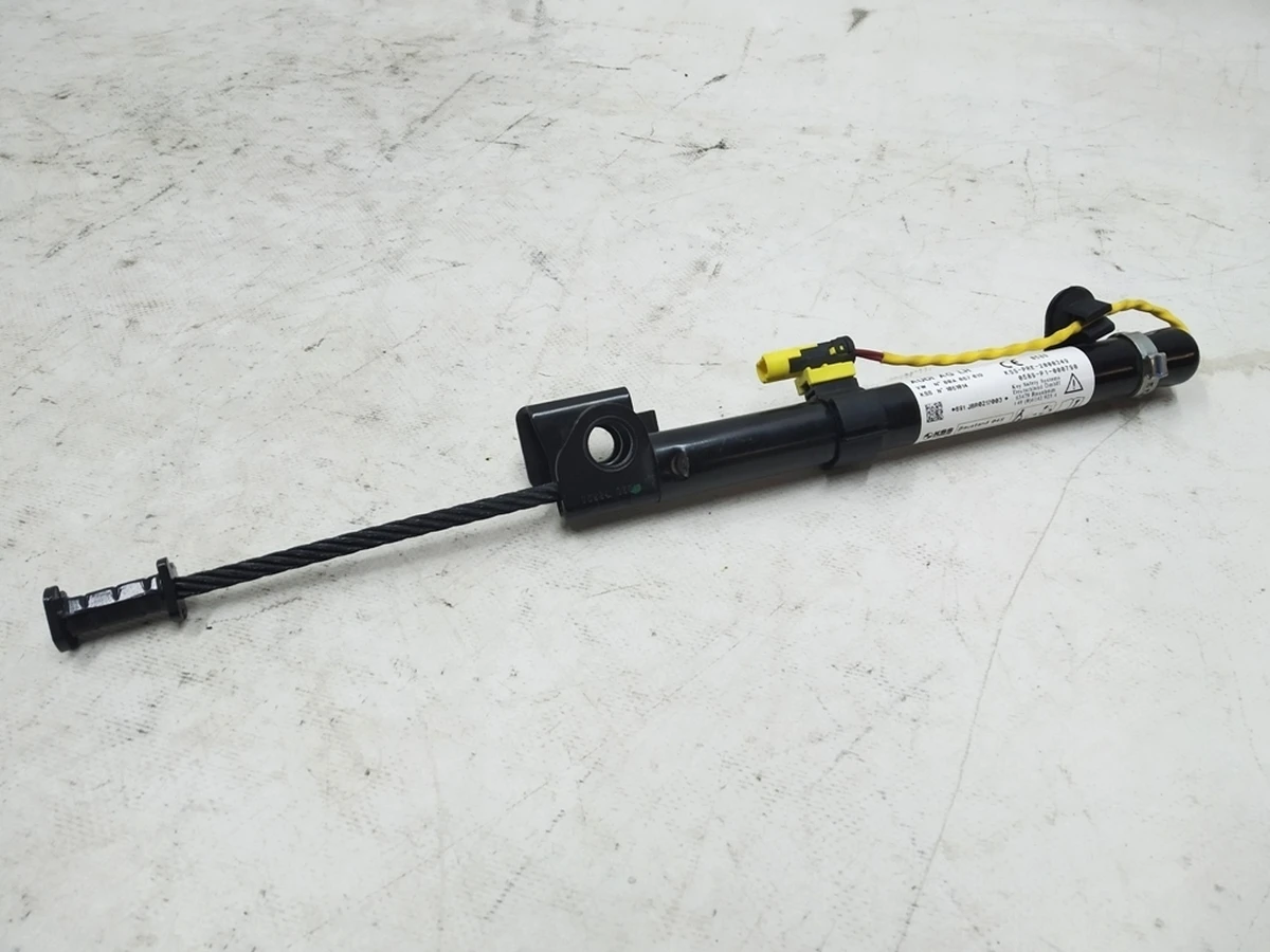 Seat belt pretensioner (squib) front right Audi E-tron 80A857619