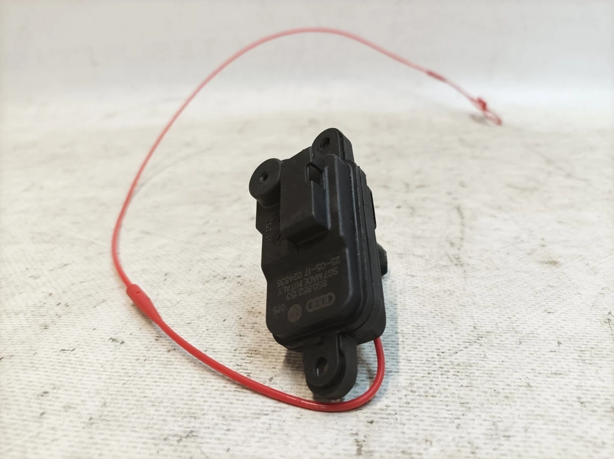 Механизм открытия крышки лючка заливной горловины топливного бака Audi Q7 8S0862153A