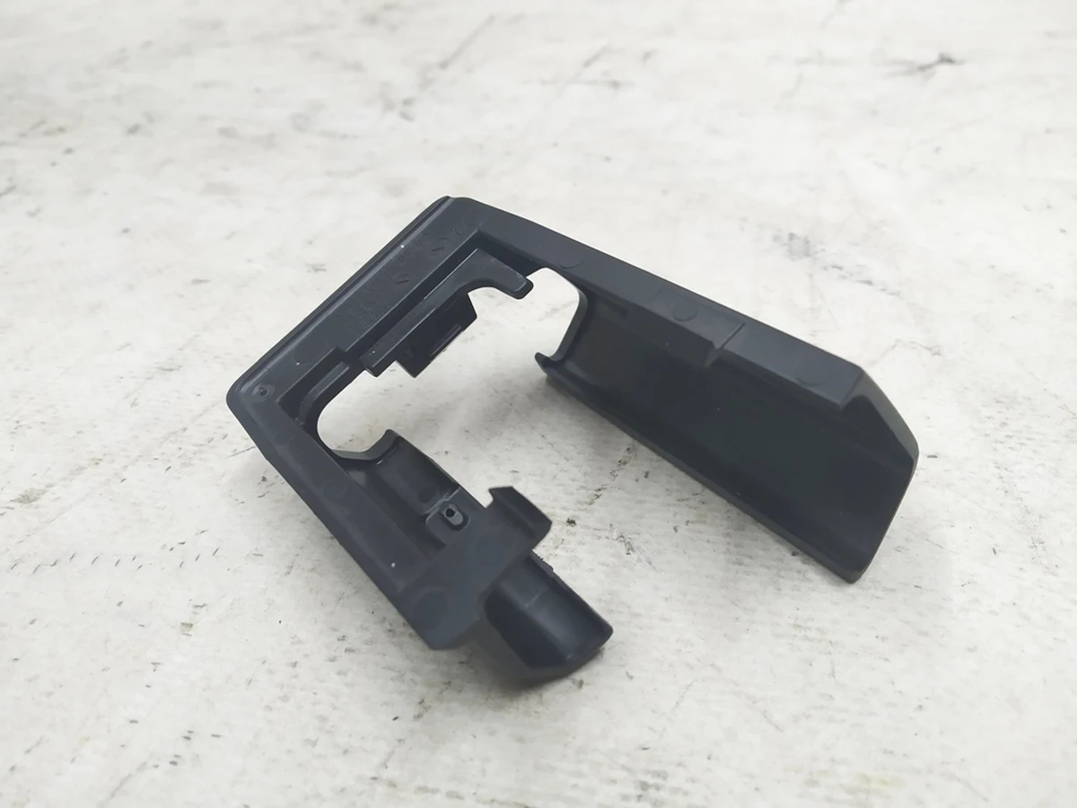 Накладка направляючої санки сидіння переднього Audi E-tron 8S0881347A