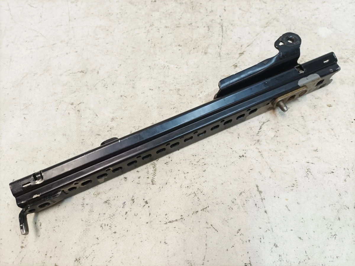 Направляюча (салазка) ліва сидіння переднього правого Audi Q7 8S8881183A