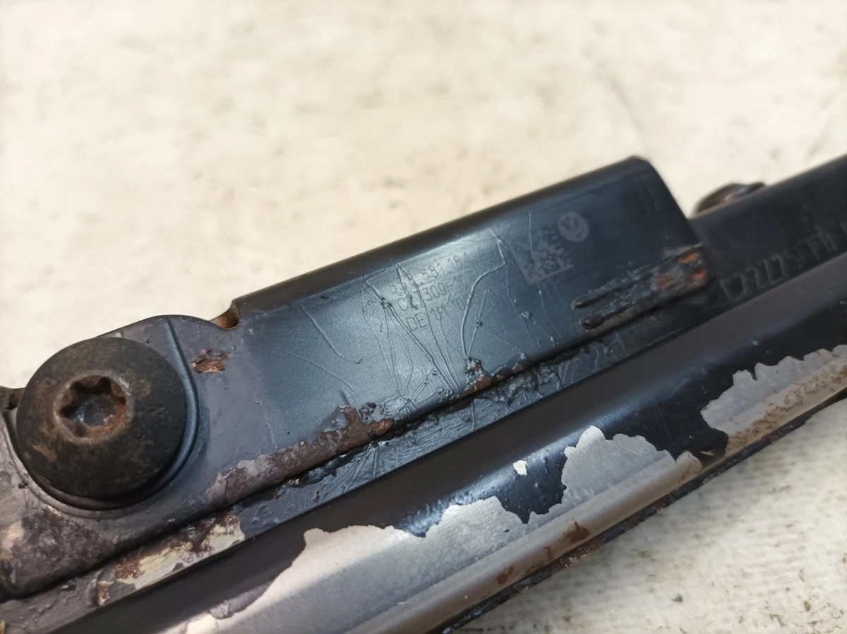 Guide (sled) right seat front right Audi Q7 8S8881184A